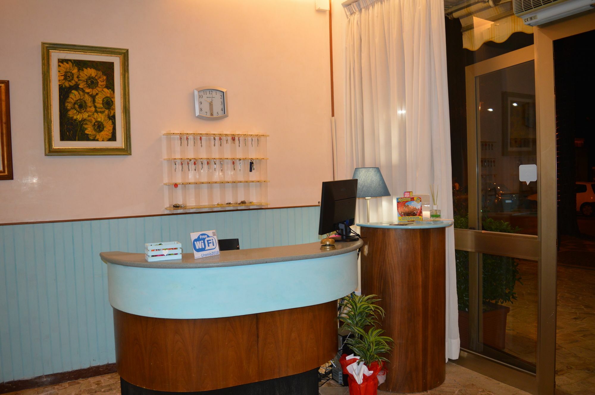 Urania Hotel Fogliano Marina Exterior foto